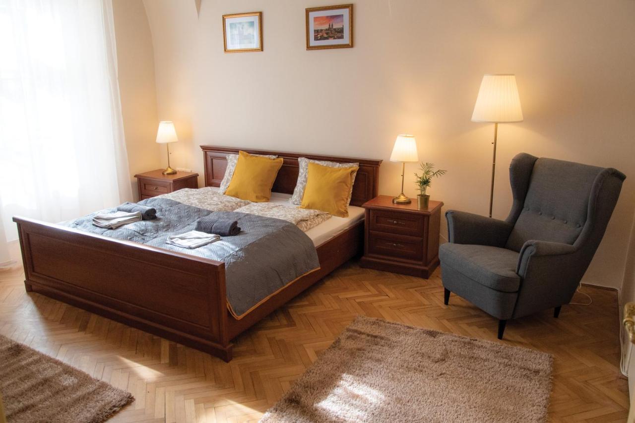 Theatroom Apartman Eger Luaran gambar