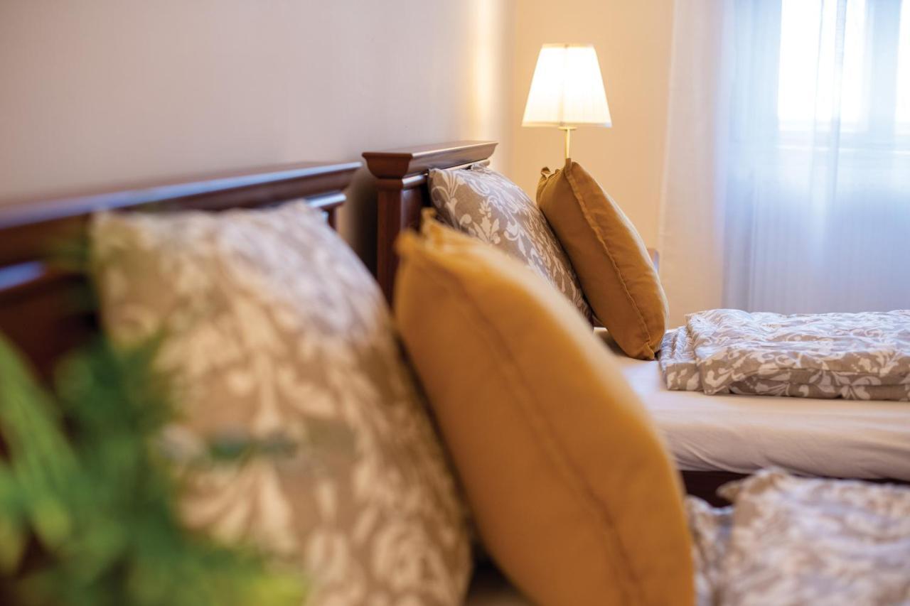 Theatroom Apartman Eger Luaran gambar
