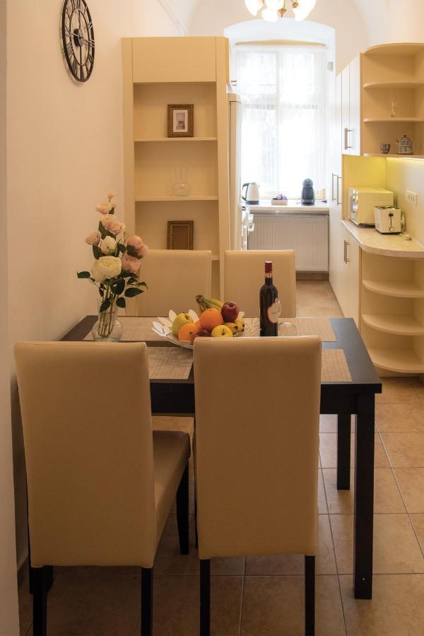 Theatroom Apartman Eger Luaran gambar