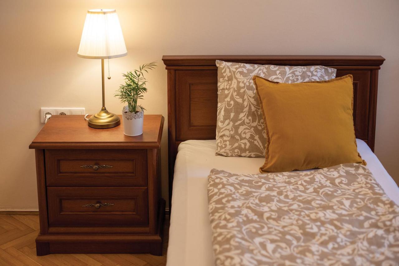 Theatroom Apartman Eger Luaran gambar
