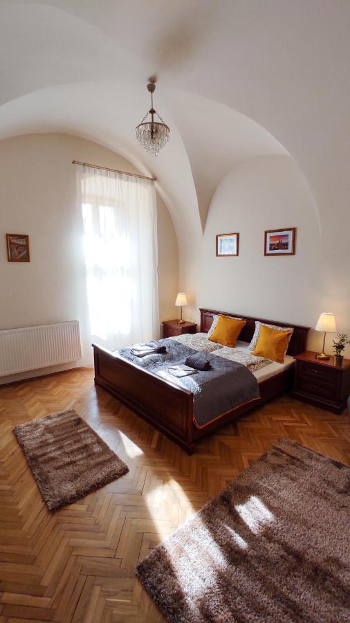 Theatroom Apartman Eger Luaran gambar