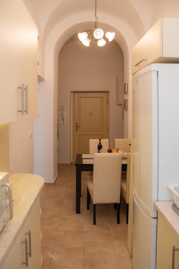 Theatroom Apartman Eger Luaran gambar