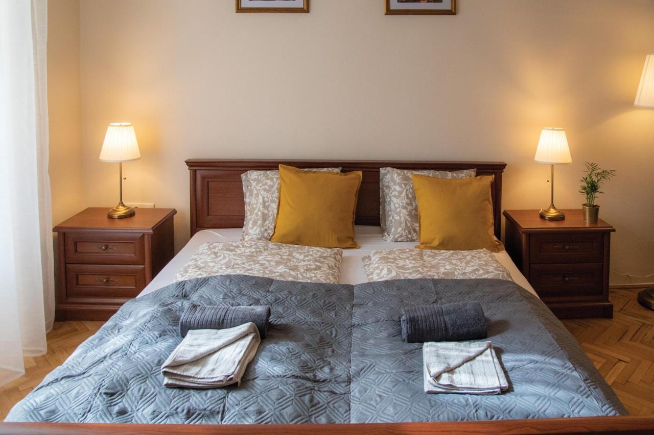 Theatroom Apartman Eger Luaran gambar