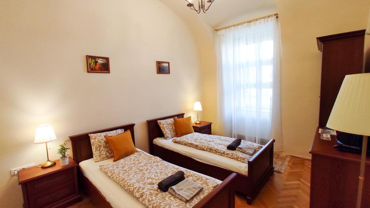 Theatroom Apartman Eger Luaran gambar