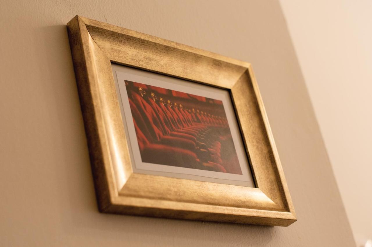 Theatroom Apartman Eger Luaran gambar