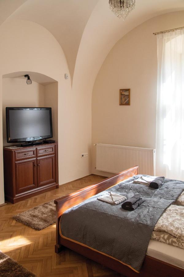 Theatroom Apartman Eger Luaran gambar