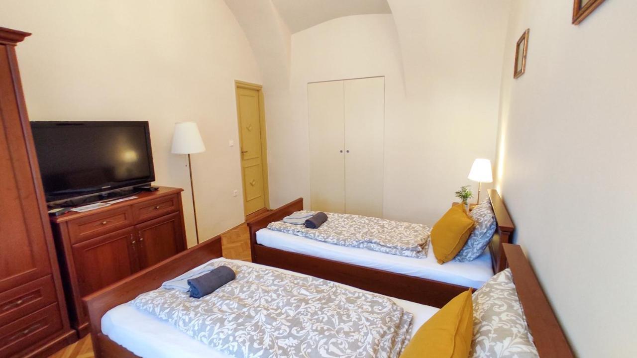 Theatroom Apartman Eger Luaran gambar