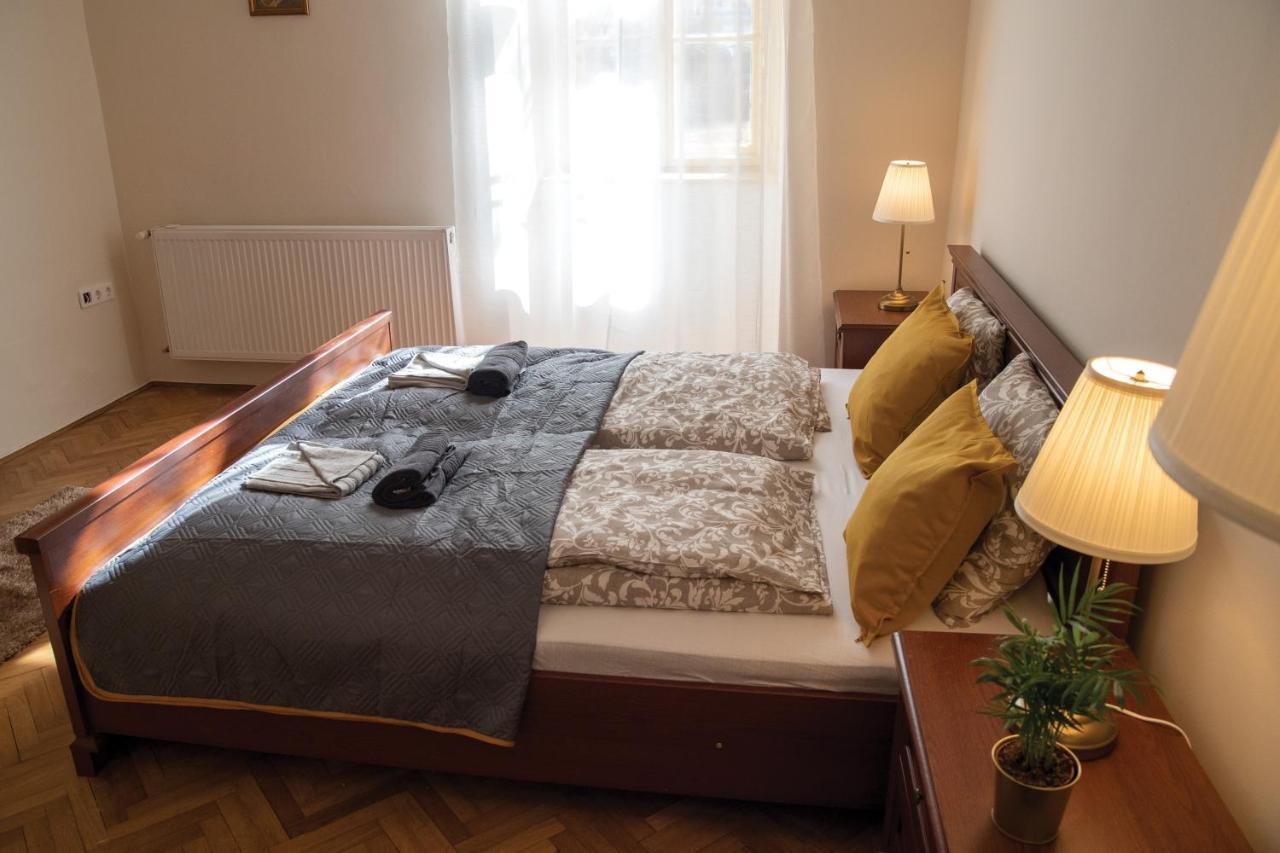 Theatroom Apartman Eger Luaran gambar
