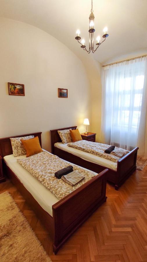 Theatroom Apartman Eger Luaran gambar