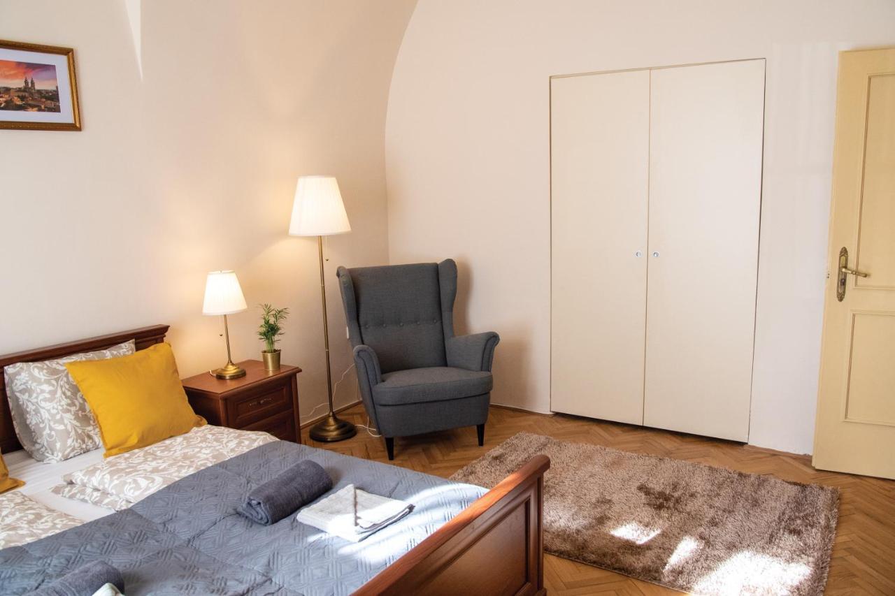 Theatroom Apartman Eger Luaran gambar