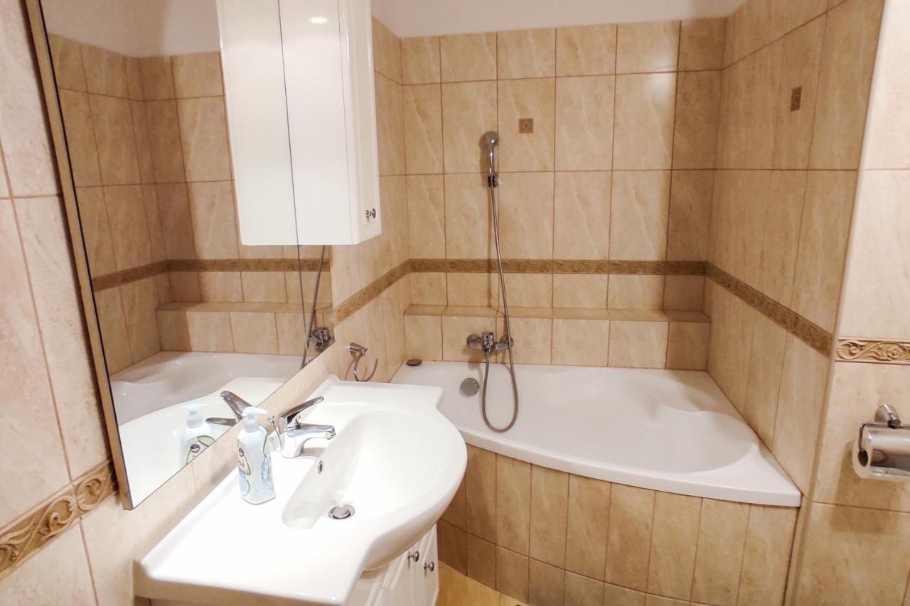 Theatroom Apartman Eger Luaran gambar