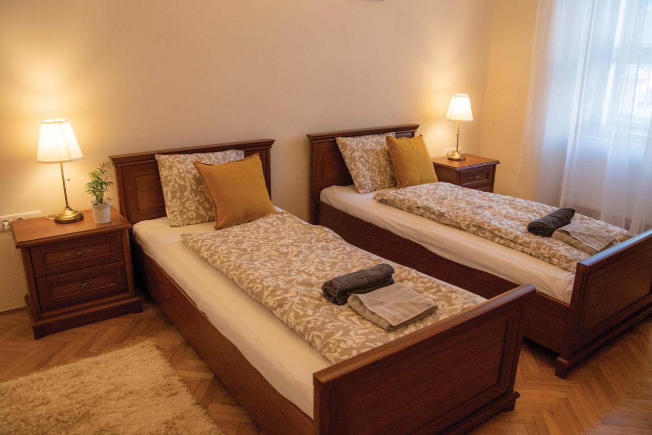 Theatroom Apartman Eger Luaran gambar