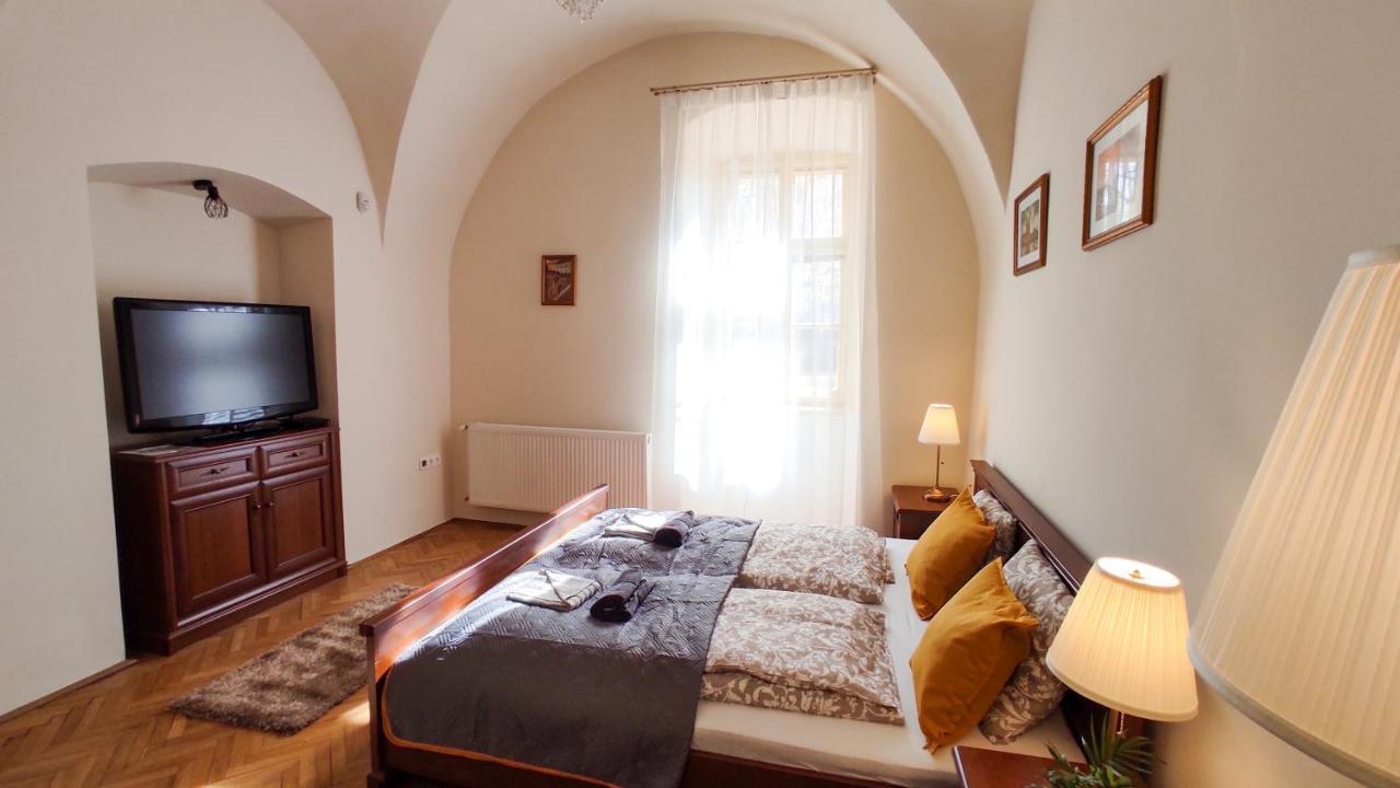 Theatroom Apartman Eger Luaran gambar